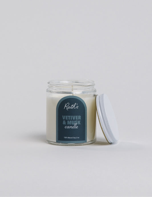Vetiver & Musk Candle open